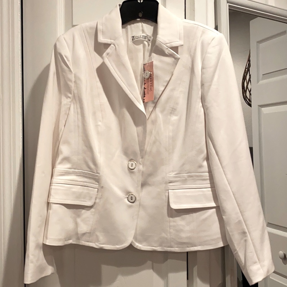 7th Ave Design Studio White women’s jacket with silver buttons